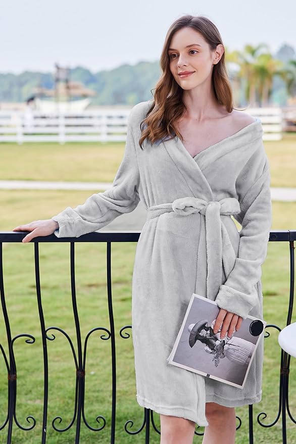 Ekouaer Women's Robes Short Plush Bathrobe Knee Length Warm Soft Jacquard Robe Winter House Coat with Pockets S-XXL