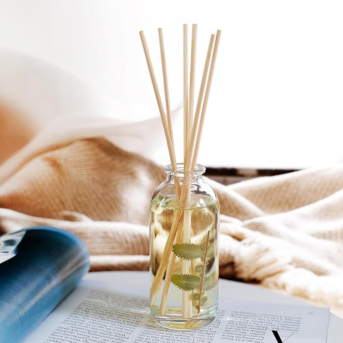 Urban Naturals Apples & Spice Apple Cinnamon Reed Diffuser Oil Set β Red Apple, Cinnamon, Nutmeg Clove & Vanilla Scented Diffusing Reed Sticks β Great Fall & Holiday Scent β Made in The USA