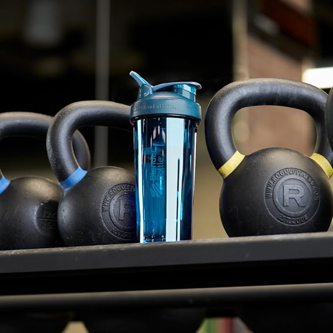 BlenderBottle Shaker Bottle Pro Series Perfect for Protein Shakes and Pre Workout, 24-Ounce, Ocean Blue