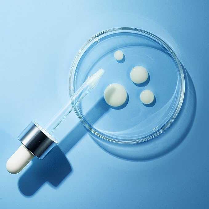 L'Oreal Paris Revitalift 0.3% Pure Retinol Night Serum, Reduce Deep Wrinkles, Fragrance Free 1 oz + Moisturizer Sample