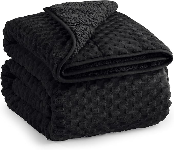 Super Soft Luxury Fleece Sherpa 20 lbs Weighted Blanket for Adults, Turtle Shell Fuzzy Cozy Warm Queen Weighted Throw for Winter, Ceramic Beads Washable Heavy Blankets for Couch Bed, Black, 60" x 80"