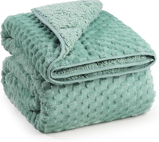Super Soft Luxury Fleece Sherpa 20 lbs Weighted Blanket for Adults, Turtle Shell Fluffy Cozy Warm Weighted Throw for Winter, Ceramic Beads Washable Heavy Blankets for Couch Bed, Sage Green, 60" x 80"