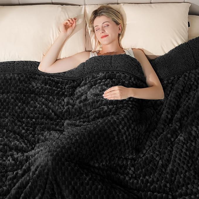 Super Soft Luxury Fleece Sherpa 20 lbs Weighted Blanket for Adults, Turtle Shell Fuzzy Cozy Warm Queen Weighted Throw for Winter, Ceramic Beads Washable Heavy Blankets for Couch Bed, Black, 60" x 80"